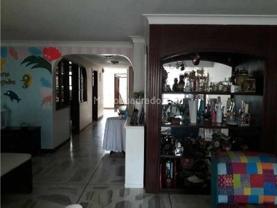 Casa de 5 alcobas en venta en Alfonso Lopez, Cali, 240 m² · foto 7 de 9