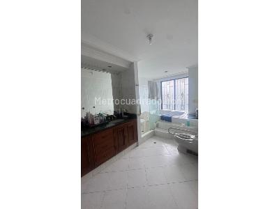 Apartamento de 3 alcobas en venta en Cristales, Cali, 249 m² · foto 19 de 20