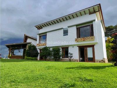 Casa de 5 alcobas en venta en Menga, Cali · foto 2 de 12