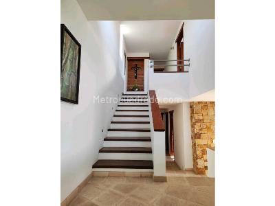 Casa de 5 alcobas en venta en Menga, Cali · foto 10 de 12