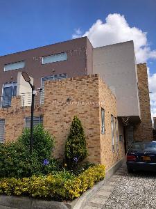 Casa de 4 alcobas en venta en Santa Barbara, Chía, 142 m² · foto 1 de 18