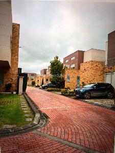 Casa de 4 alcobas en venta en Santa Barbara, Chía, 142 m² · foto 2 de 18