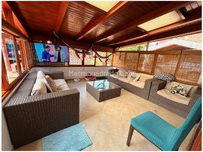 Casa de 4 alcobas en venta en San Jose De Bavaria, Bogotá, 274 m² · foto 2 de 20