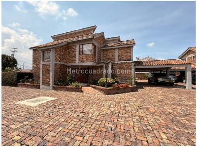 Casa de 4 alcobas en venta en San Jose De Bavaria, Bogotá, 274 m² · foto 4 de 20