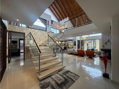 Casa de 4 alcobas en venta en San Jose De Bavaria, Bogotá, 700 m² · foto 2 de 20