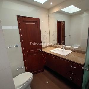 Apartamento de 3 alcobas en venta en La Cabrera, Bogotá, 165 m² · foto 2 de 18