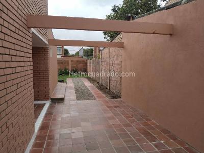 Casa de 5 alcobas en venta en Niza, Bogotá, 260 m² · foto 2 de 20