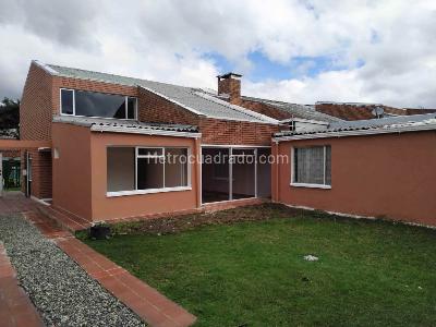 Casa de 5 alcobas en venta en Niza, Bogotá, 260 m² · foto 3 de 20