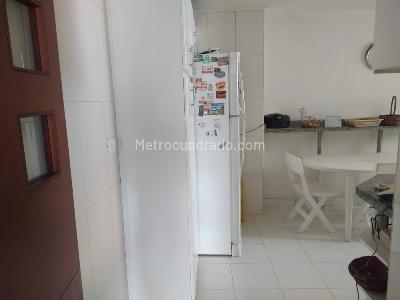 Apartamento de 4 alcobas en venta en Chico Navarra, Bogotá, 152 m² · foto 3 de 20