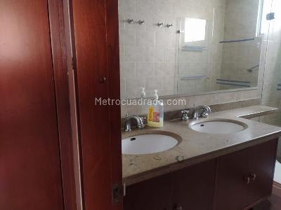Apartamento de 4 alcobas en venta en Chico Navarra, Bogotá, 152 m² · foto 4 de 20