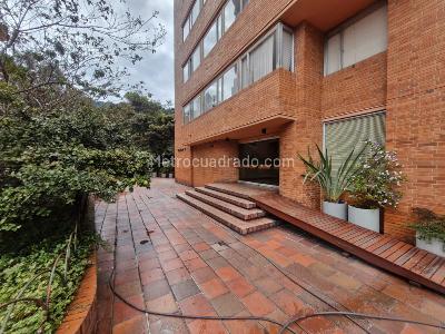 Apartamento de 3 alcobas en venta en La Macarena, Bogotá, 141 m² · foto 2 de 20