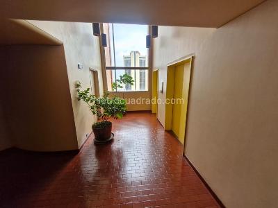 Apartamento de 3 alcobas en venta en La Macarena, Bogotá, 141 m² · foto 4 de 20