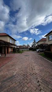 Casa de 4 alcobas en venta en Conjunto Residencial En Vereda Bojaca, Chía, 302 m² · foto 2 de 17