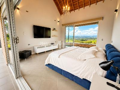 Casa de 4 alcobas en venta en Santa Elena, Medellín · foto 8 de 19