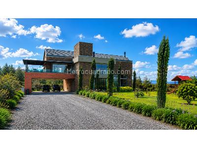 Casa de 4 alcobas en venta en Santa Elena, Medellín · foto 2 de 20