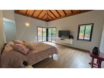 Casa de 4 alcobas en venta en El Poblado, Medellín, 1075 m² · foto 12 de 20