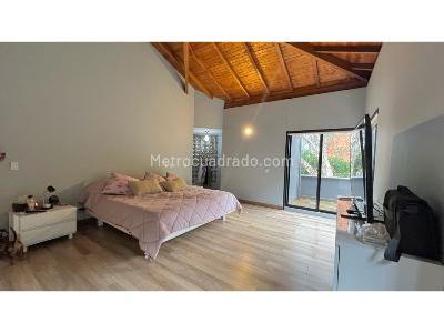 Casa de 4 alcobas en venta en El Poblado, Medellín, 1075 m² · foto 13 de 20
