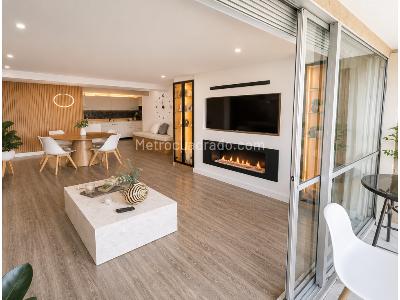 Apartamento en venta en Loma De Los Bernal, Medellín · foto 2 de 10