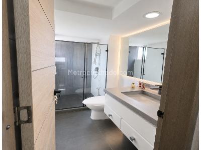 Apartamento en venta en Loma De Los Bernal, Medellín · foto 3 de 10