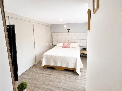 Apartamento en venta en Loma De Los Bernal, Medellín · foto 5 de 10