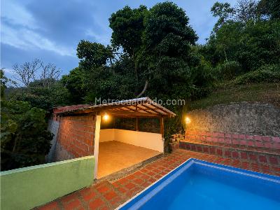 Casa de 5 alcobas en venta en Barbosa, Medellín, 1100 m² · foto 8 de 14
