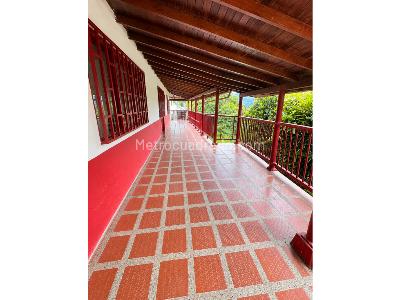 Casa de 5 alcobas en venta en Barbosa, Medellín, 1100 m² · foto 9 de 14