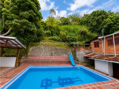 Casa de 5 alcobas en venta en Barbosa, Medellín, 1100 m² · foto 10 de 14