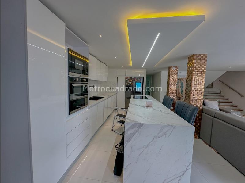 Casa Moderna de 3 Alcobas en Alto de Las Palmas - 9