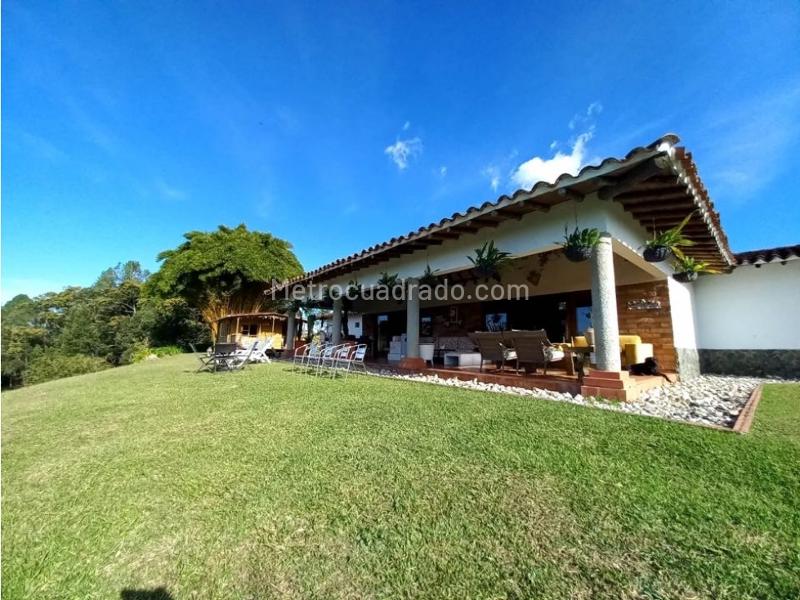 4BR House in Llanogrande (550 m²)