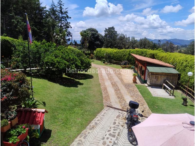 4BR House in Autopista Med Bog (4020 m²) - 2