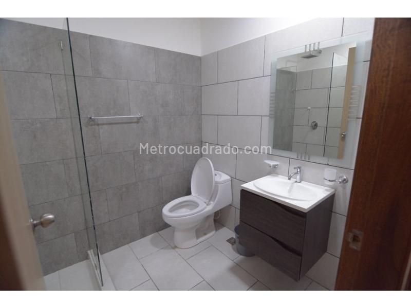 Casa Independiente para Subarriendo en Laureles (3 Estudios) - 8