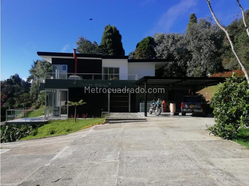 4BR House in Alto Palmas (2300 m²) - 2