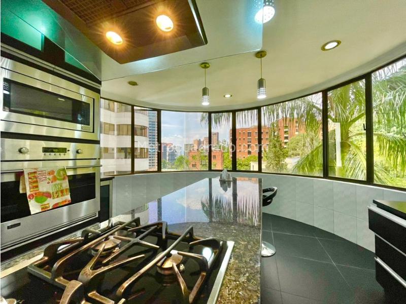 Apartamento Amoblado de 4 Alcobas para Arriendo y Venta en Los Balsos - 6