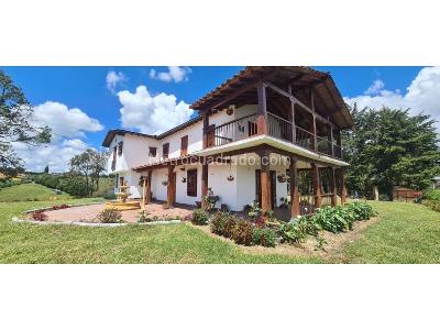 Casa de 5 alcobas en venta en Vereda Los Pinos, Rionegro · foto 1 de 13