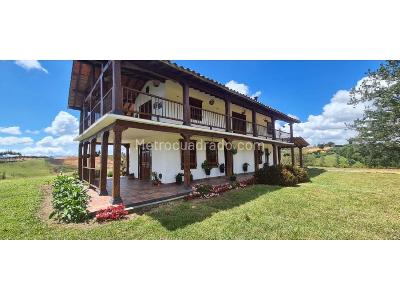 Casa de 5 alcobas en venta en Vereda Los Pinos, Rionegro · foto 2 de 13