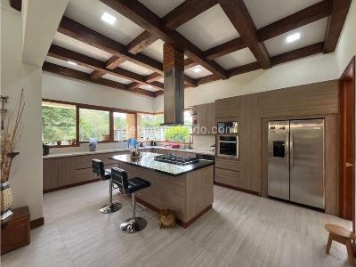 Casa de 4 alcobas en venta en Cabeceras, Rionegro, 430 m² · foto 4 de 17