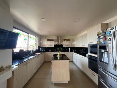 Casa de 4 alcobas en venta en Las Palmas, Medellín, 690 m² · foto 10 de 20