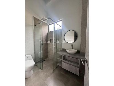 Casa de 4 alcobas en venta en El Escobero, Medellín · foto 3 de 20