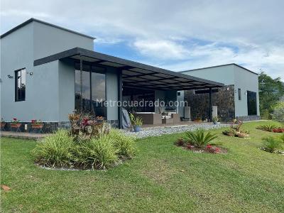 Casa de 4 alcobas en venta en Via San Antonio La Ceja, Rionegro · foto 3 de 10