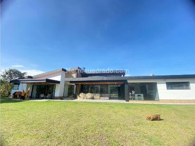 Casa de 4 alcobas en venta en Llanogrande, Rionegro · foto 2 de 13