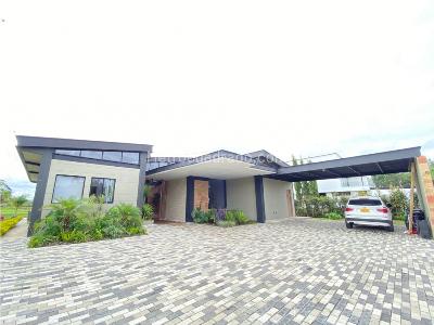 Casa de 4 alcobas en venta en Llanogrande, Rionegro, 1900 m² · foto 2 de 19