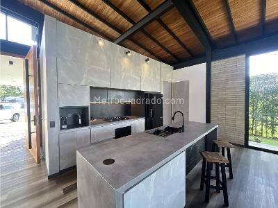 Casa de 4 alcobas en venta en Llanogrande, Rionegro, 1900 m² · foto 4 de 19