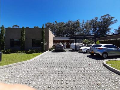 Casa de 4 alcobas en venta en Llanogrande, Rionegro · foto 2 de 15