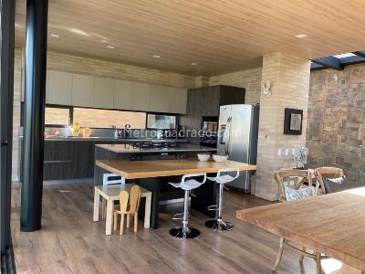 Casa de 3 alcobas en venta en Alto De Las Palmas, Medellín, 400 m² · foto 5 de 16