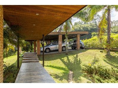 Casa de 4 alcobas en venta en Sabaneta, Medellín, 1392 m² · foto 2 de 20