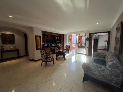 Apartamento de 4 alcobas en venta en El Poblado, Medellín, 410 m² · foto 2 de 20