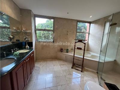 Apartamento de 4 alcobas en venta en El Poblado, Medellín, 410 m² · foto 14 de 20