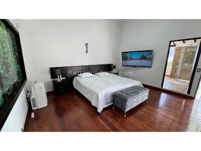 Casa de 5 alcobas en venta en San Jose, Sabaneta, 216 m² · foto 4 de 10