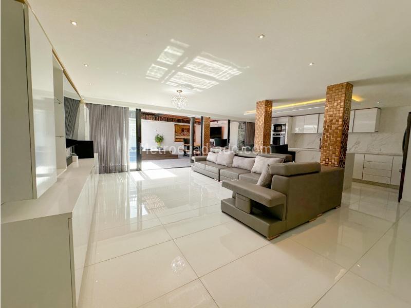 Modern 3-Level 3BR House with Jacuzzi in Alto De Las Palmas