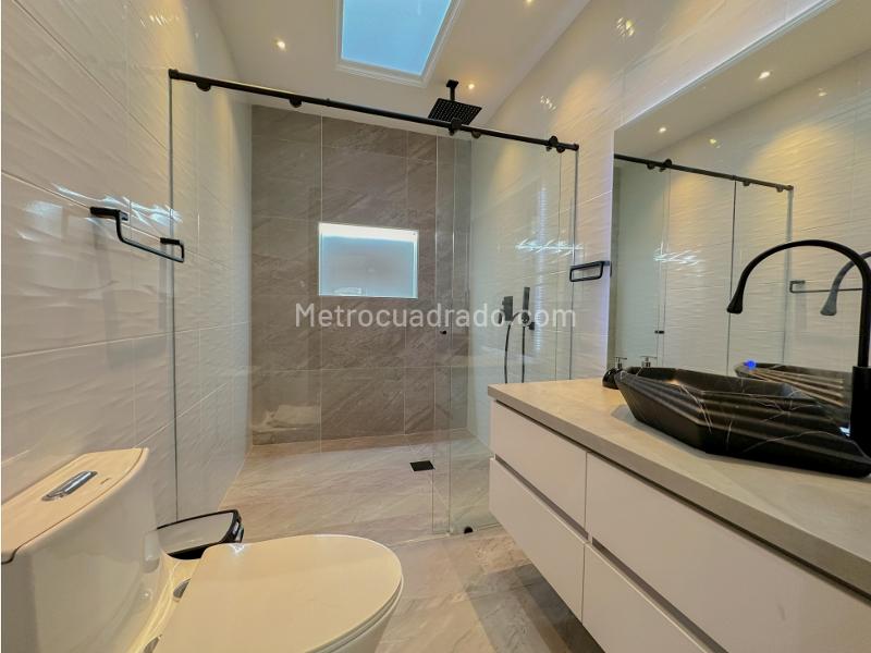 Modern 3-Level 3BR House with Jacuzzi in Alto De Las Palmas - 6